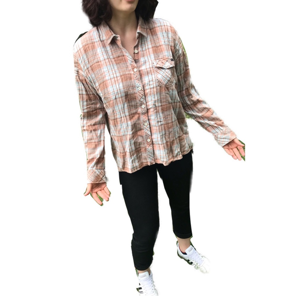 Soft and cozy Volcom flannel